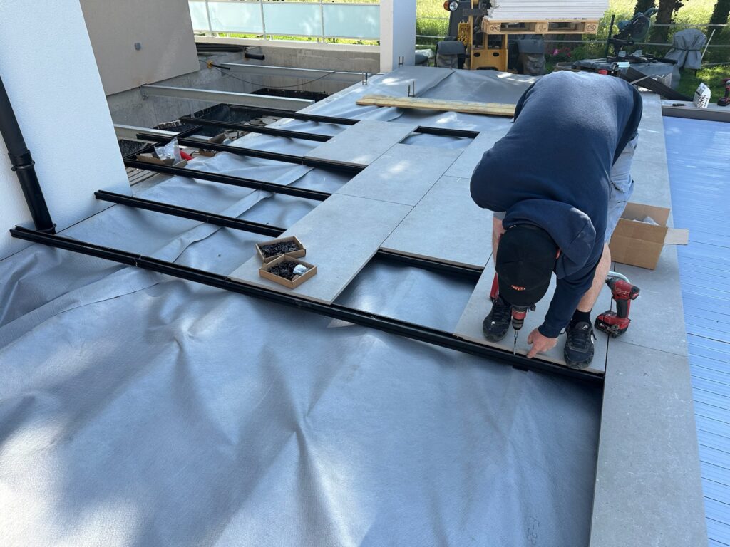 Terrasse en bois vs terrasse en dalles : que choisir en Alsace-Moselle ?