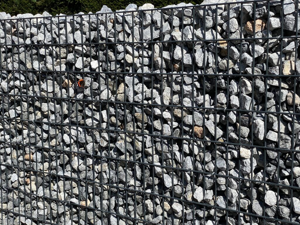 Gabions décoratifs : usages, prix et installation dans votre jardin
